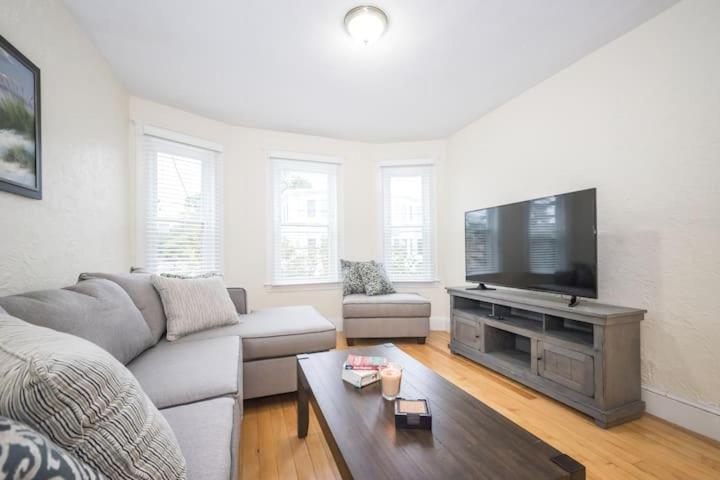 The Boston Rental - Multiple Floorplans Экстерьер фото